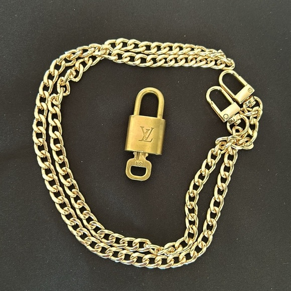 Louis Vuitton #311 Bass Lock/Key And 22”Unbranded Chain - Picture 3 of 10